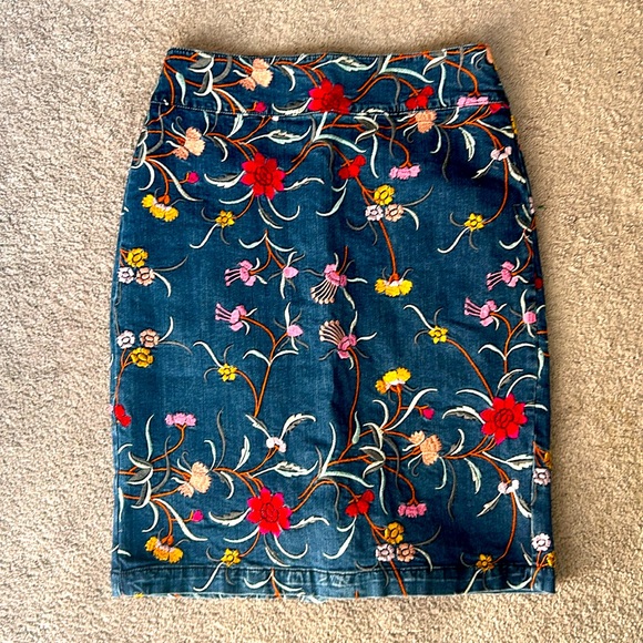 Maeve Dresses & Skirts - Maeve by Anthropologie denim skirt. Size 6